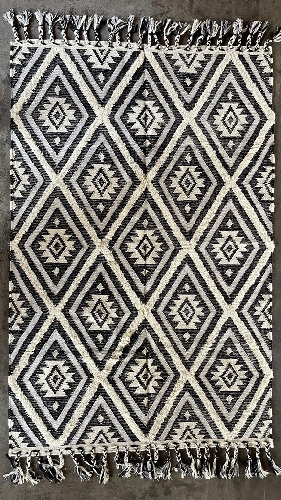 Hand Knotted Wool & Cotton RUG 39 (5x8 ft)