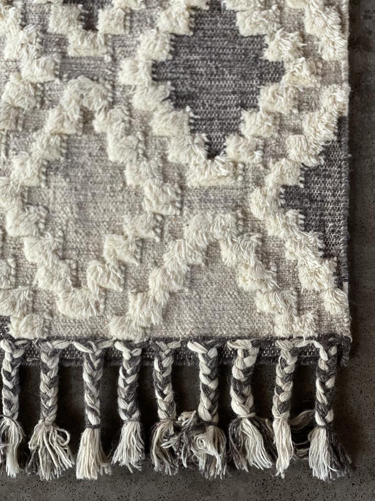 Hand Knotted Wool & Cotton RUG 66 (5x8 ft)