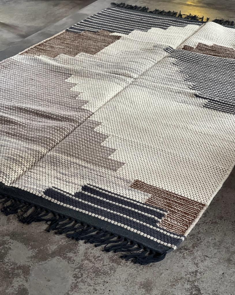 Hand Knotted Wool & Cotton RUG 48