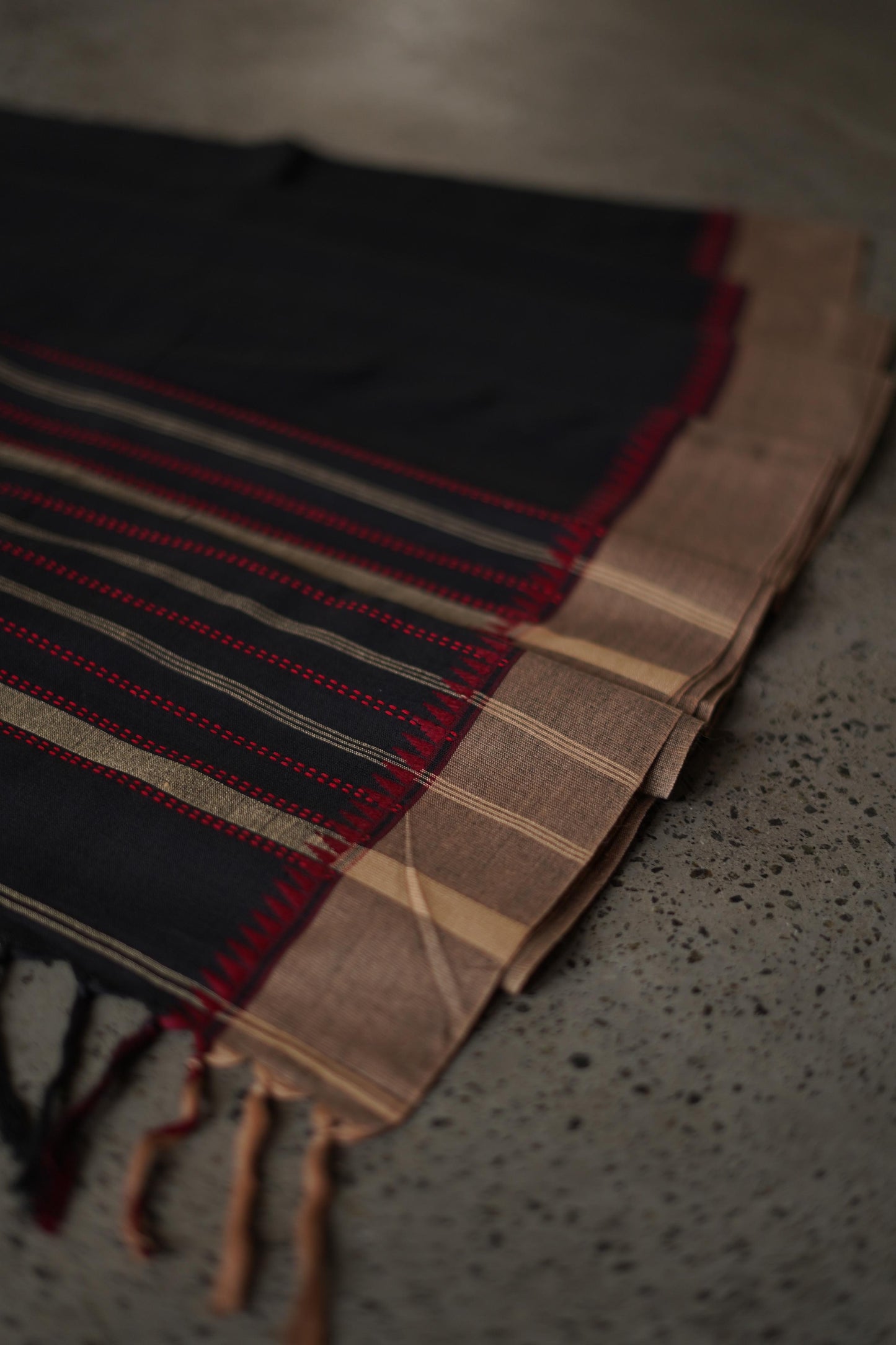 Handloom 12